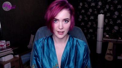 Enstriksyon sou embesil nan men yon ti fi Ris nan lang angle